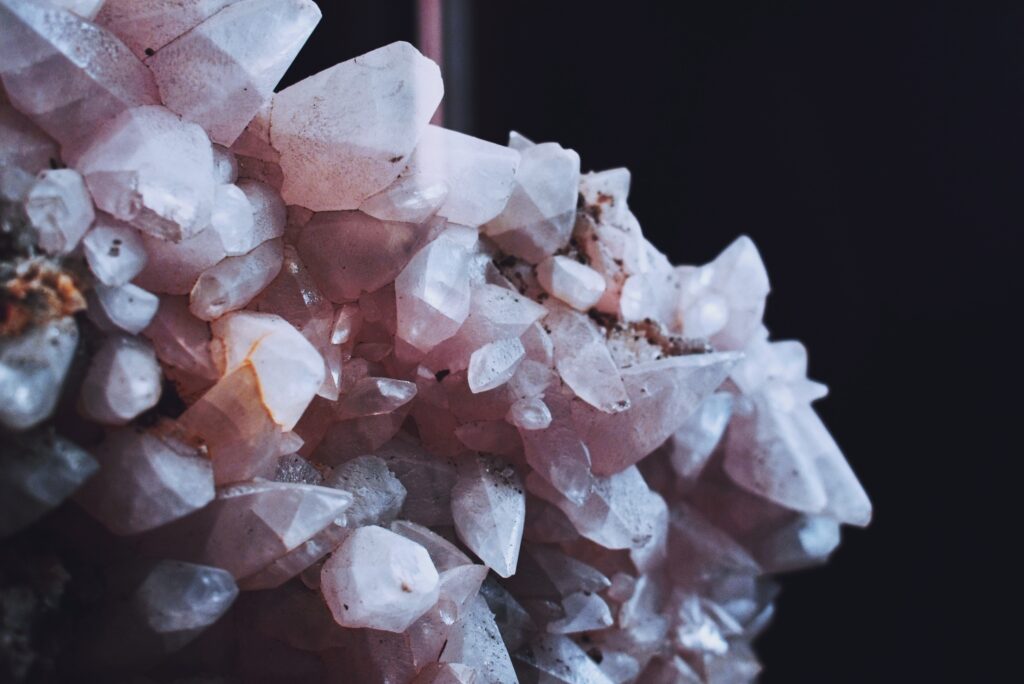 Rose quartz. types of spiritual crystals
