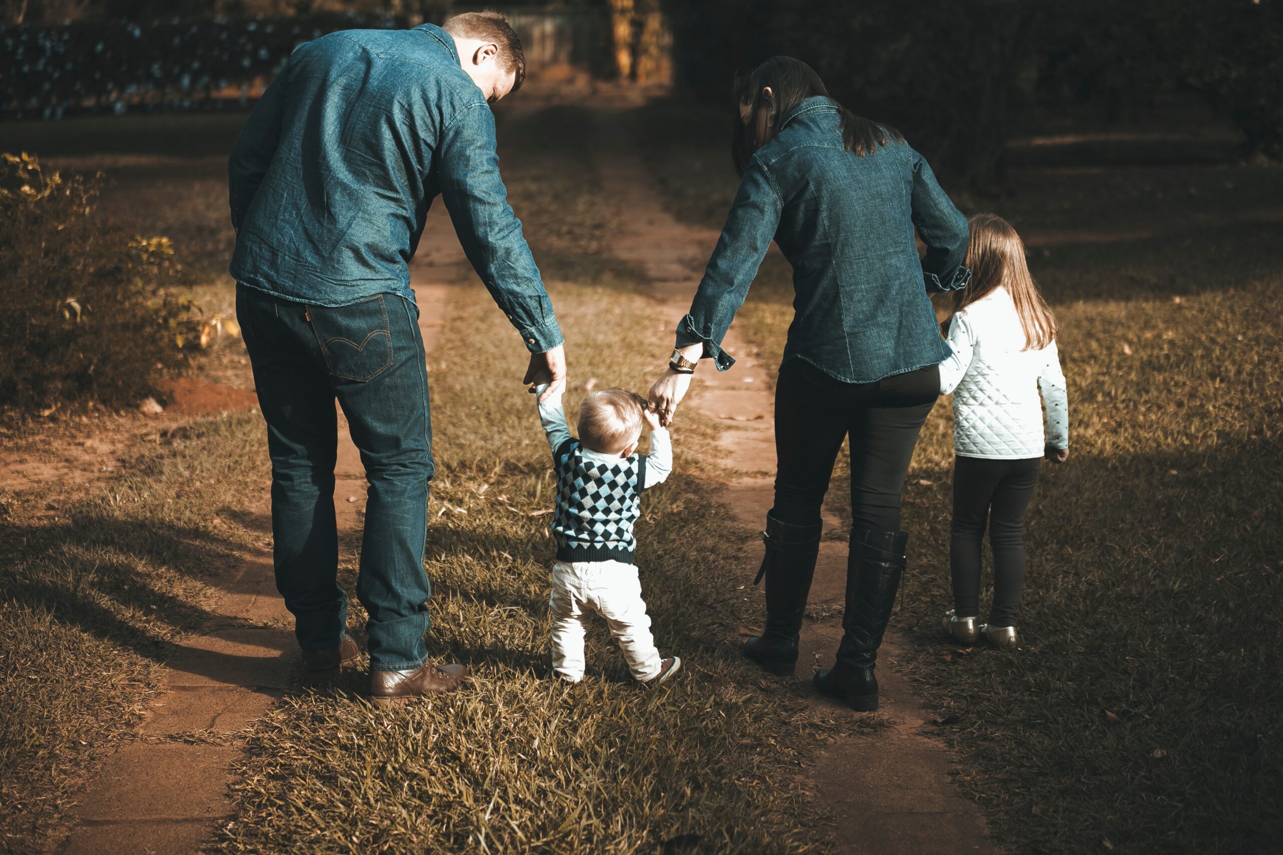 Modern Parenting vs Traditional Parenting